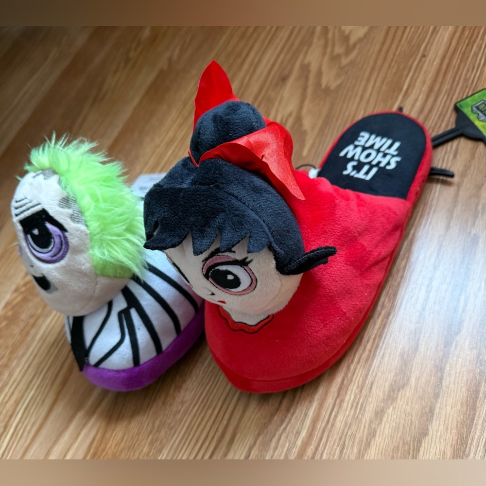 Beetlejuice and Lydia Plush Slippers Ground Up Women’s size 7-8 New With Tags - Picture 5 of 8